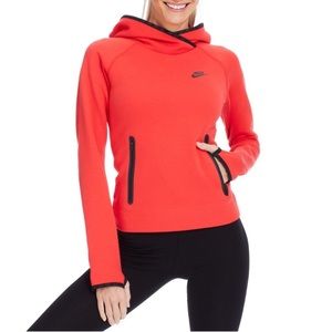 New without tags Nike tech pullover